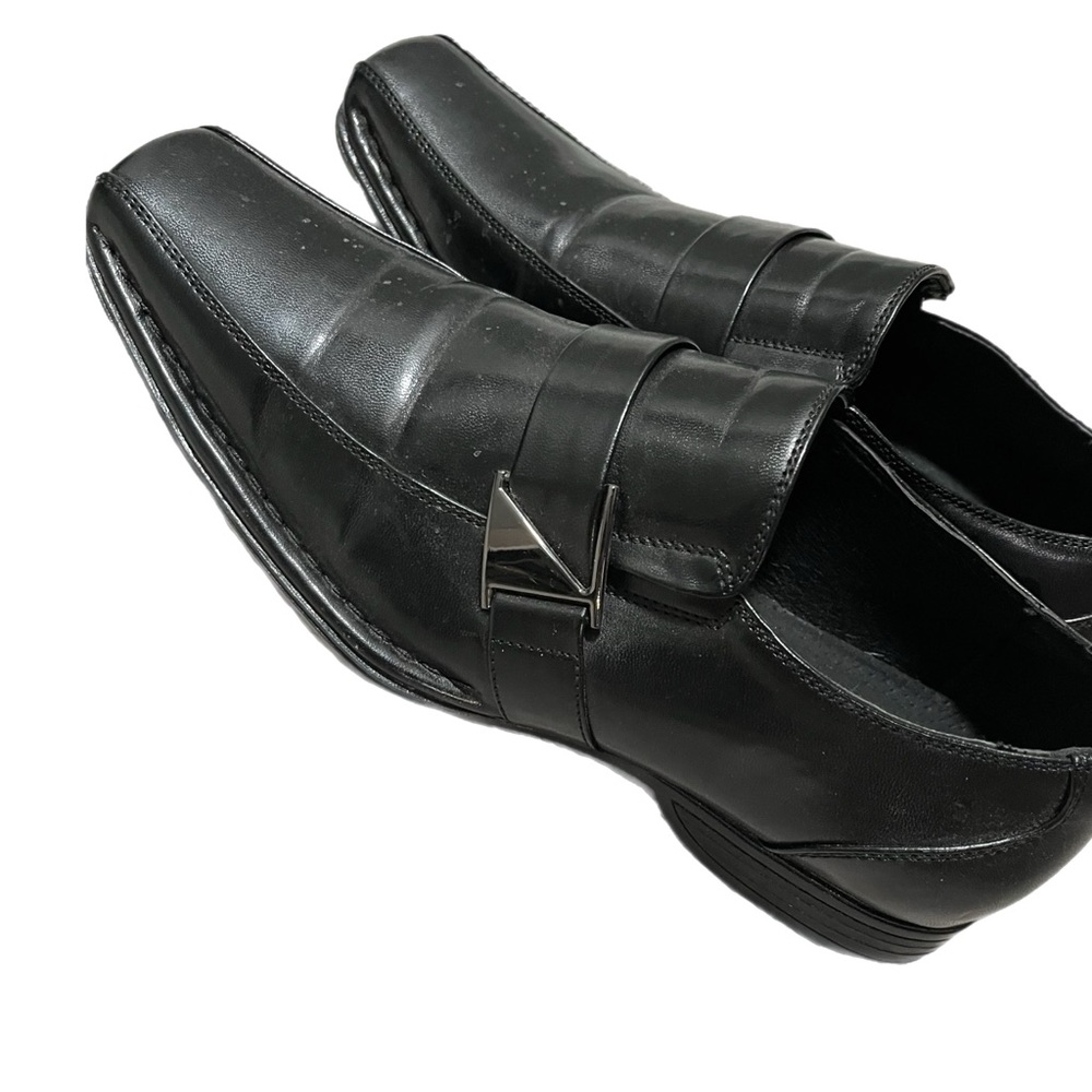 Black dress shoes